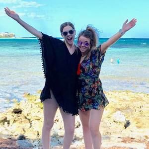 Meet your Posher, Abigail